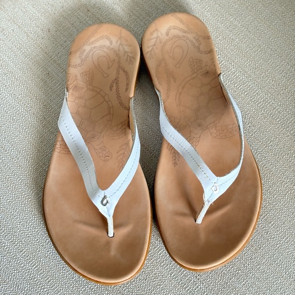 Olukai - Honu Beach Sandals in Bright White and Golden Sand | 8 - Picture 1 of 6